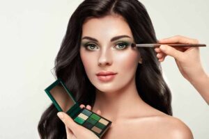 7 Ways to Make Your Eyes Pop with Makeup