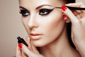 7 Ways to Make Your Eyes Pop with Makeup